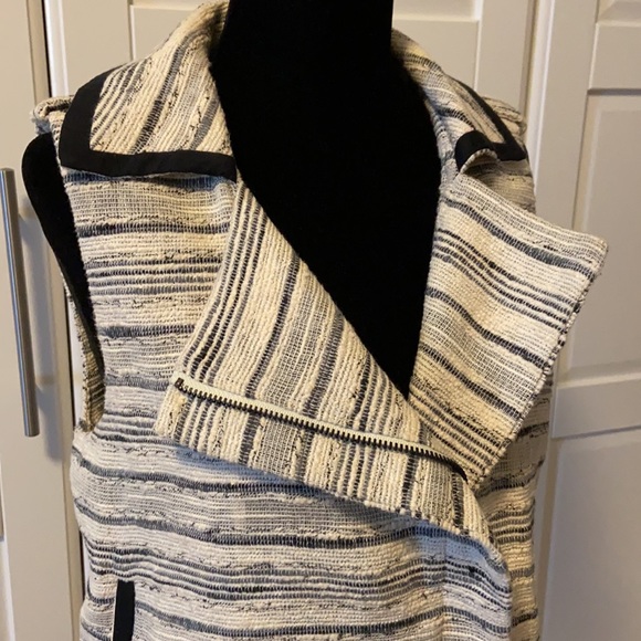 NWOT Bcbg Vest - Picture 2 of 5